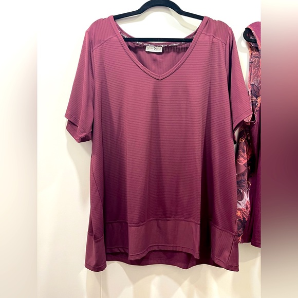 1x activewear T.  Worn once. - Picture 1 of 2